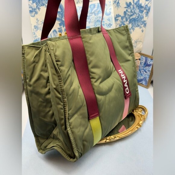 🆕 GANNI 🧿 NWT Medium Recycled Tech Tote, Kalamata & Burgundy - Picture 2 of 12